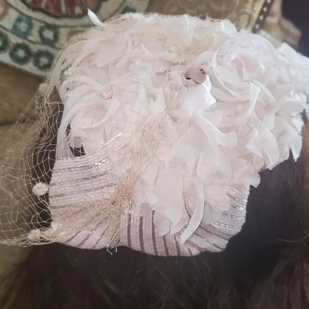 VNTG Elegant 1920's Soft Pink Hat - Picture 4 of 13